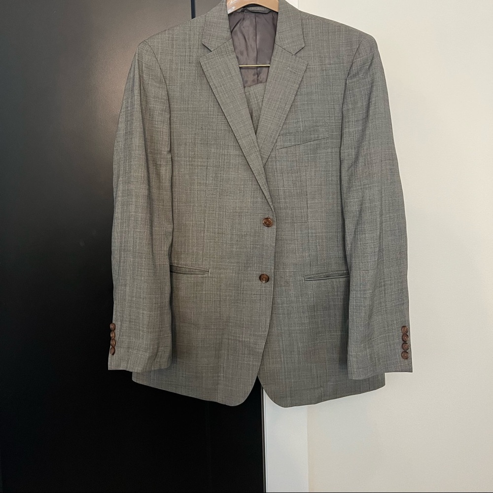 Ralph Lauren Lord and Taylor men’s suit. Toupe/grey with brown buttons